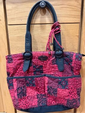 Donna sharp Quilted Patchwork Shoulder Bag in Red and Black